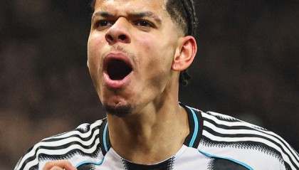 开云体育官网-1-2！英超争四乱了：卡帅首败+4队差3分，3场硬仗定曼联命运