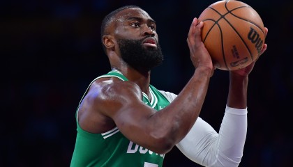 kaiyun-不多见！杰伦·布朗生涯第二次被驱逐出场 上一次是在23年12月