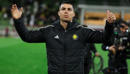 仅6.1分！41岁C罗第35次失点 空门离谱踢偏+4射0球 伤退或缺阵2周