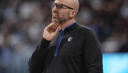 基德谈浓眉手指受伤后被马卡上篮得分：当时应该先犯规