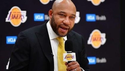 开云体育官网-湖人新帅求变提速！阵容年轻化挖掘新援潜能成关键