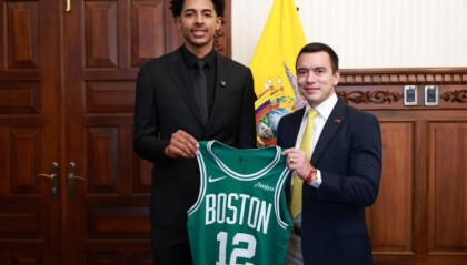 开云体育入口-厄瓜多尔首位NBA球员！厄瓜多尔总统接见绿军球员小RJ-路易斯