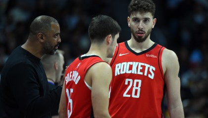 开云-放空申京&amp;阿门5米！申谢两个防守黑洞 打火箭包夹KD先赢一半？