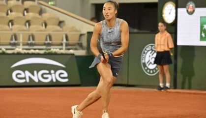 开云-郑钦文速扫挺进法网32强 首个八强无人能阻挡？