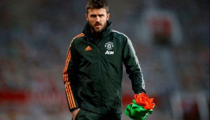 开云体育入口-卡里克稳了！曼联全队盼他转正，老资历球员集体公开支持|托马斯-卡里克|哈里-马奎尔|阿莫林|卢克肖|更衣室_新浪体育_新浪新闻